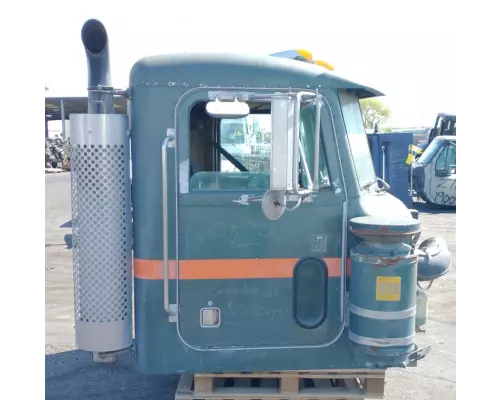 Peterbilt 357 Cab