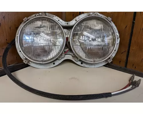 Headlamp Assembly PETERBILT 359 Vriens Truck Parts