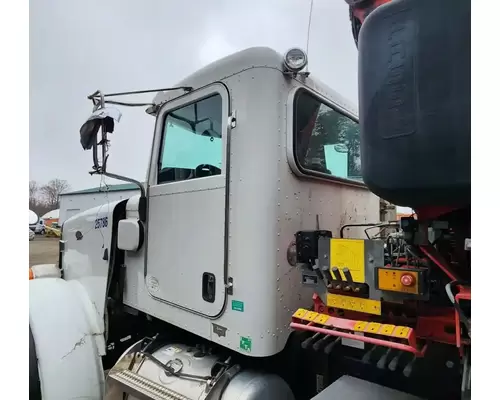Peterbilt 365 Cab