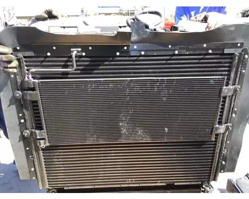 Radiator PETERBILT 365 LKQ Western Truck Parts