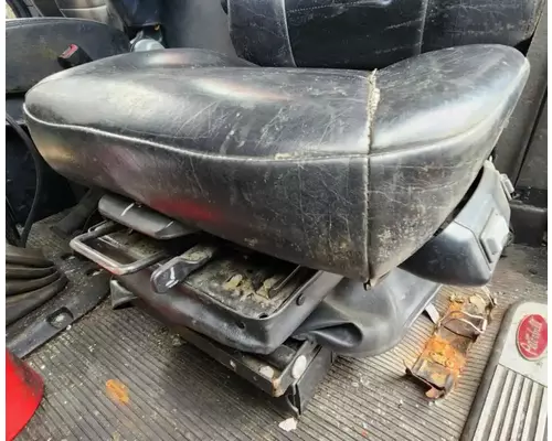 Peterbilt 365 Seat, Front