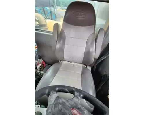Peterbilt 365 Seat, Front