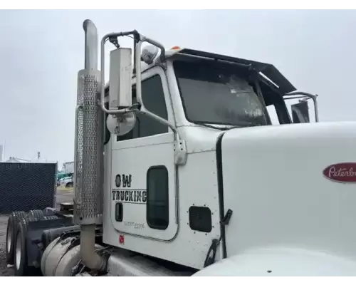 Peterbilt 367 Cab