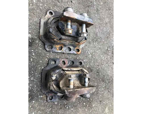 Engine Mounts PETERBILT 367 Payless Truck Parts