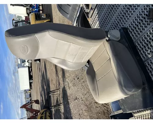 Seat, Front PETERBILT 367 DTI Trucks