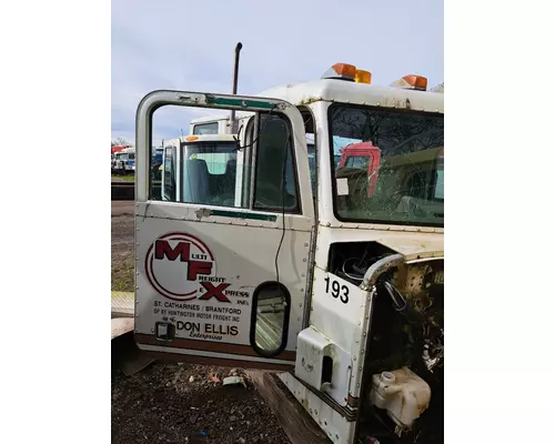 Cab PETERBILT 375 2679707 Ontario Inc