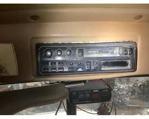 Radio Peterbilt 377 Vander Haags Inc Dm