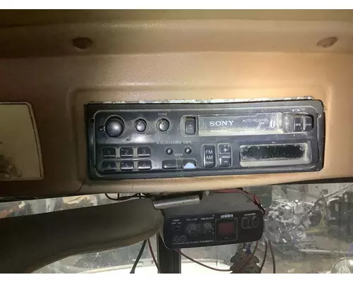 Radio Peterbilt 377 Vander Haags Inc Dm