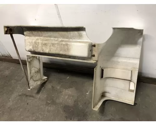 Peterbilt 377 Skirt