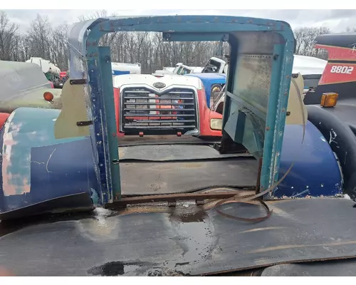 Hood PETERBILT 378 SBA WG Truck Centre