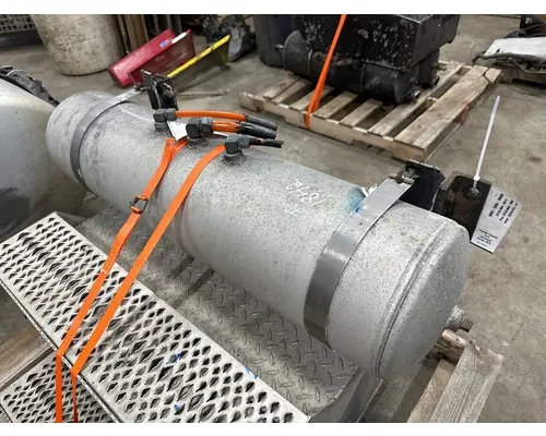 Air Tank PETERBILT 378 Dutchers Inc   Heavy Truck Div  Ny