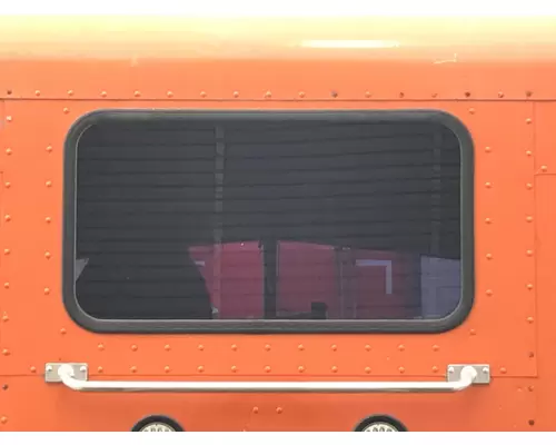 Peterbilt 379 Back Glass