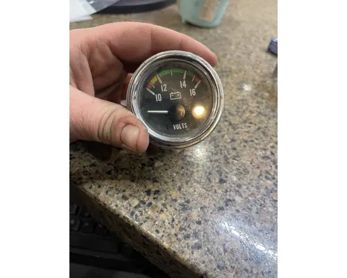 Gauges (all) PETERBILT 379 Truck Salvage International Inc