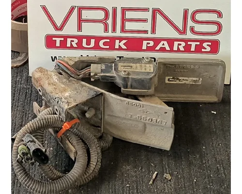 Brake / Clutch Pedal Box PETERBILT 379 Vriens Truck Parts