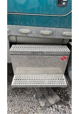 Peterbilt 379 Tool Box