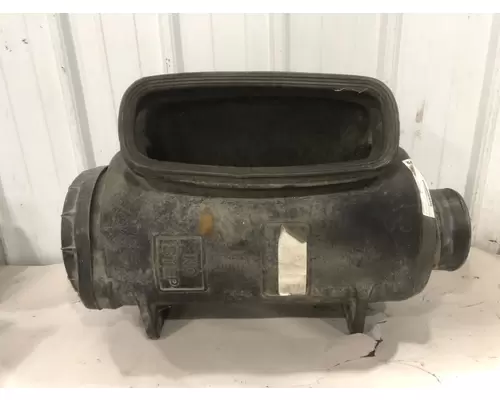 Peterbilt 384 Air Cleaner