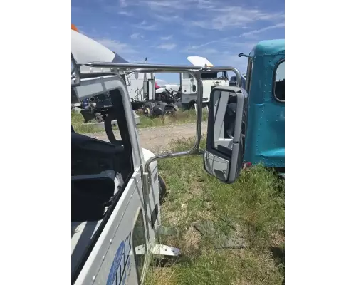 Peterbilt 384 Mirror (Side View)