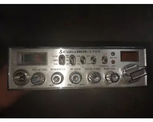 Peterbilt 384 Radio