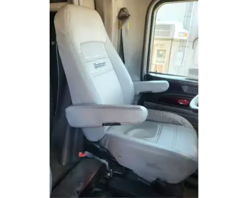 Peterbilt 384 Seat, Front