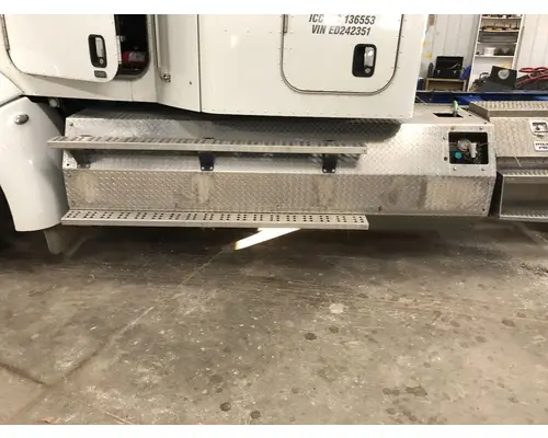 Peterbilt 384 