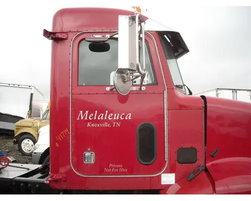 Peterbilt 385 Cab