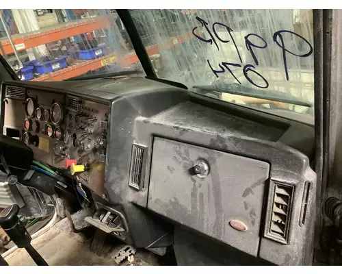 Peterbilt 385 Dash Assembly