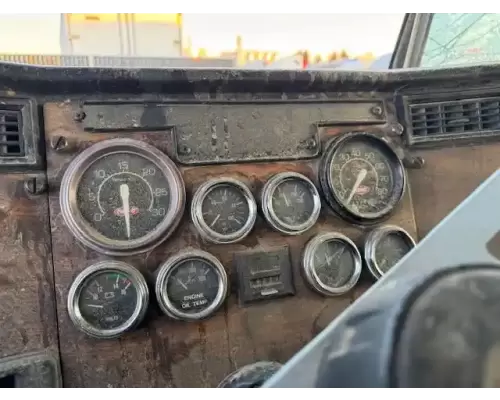 Peterbilt 385 Instrument Cluster