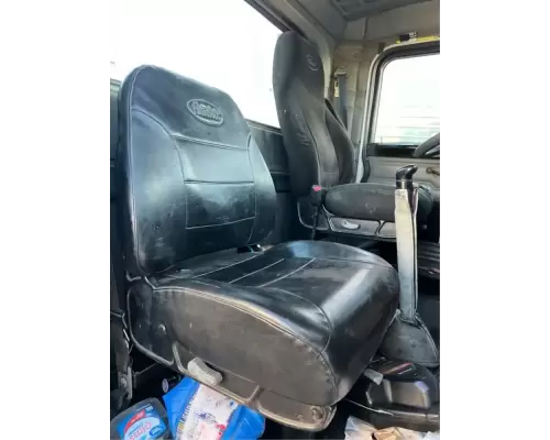 Peterbilt 385 Seat, Front