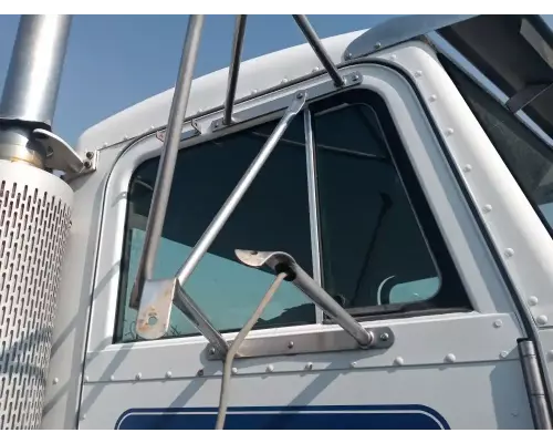 Peterbilt 385 Windshield Glass