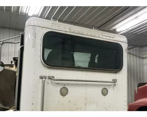 Peterbilt 386 Back Glass