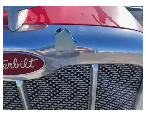 Peterbilt 386 Grille