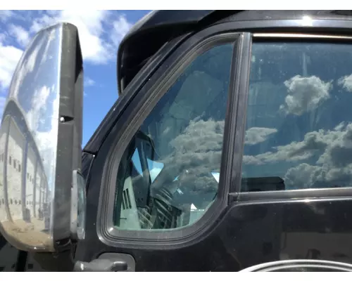 Peterbilt 387 Door Vent Glass, Front