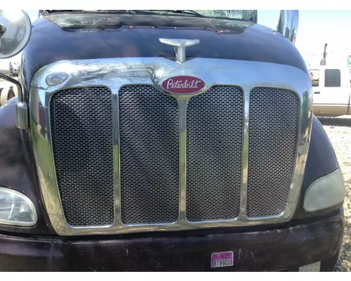 Peterbilt 387 Grille in Spencer, IA $350.00 #24570403