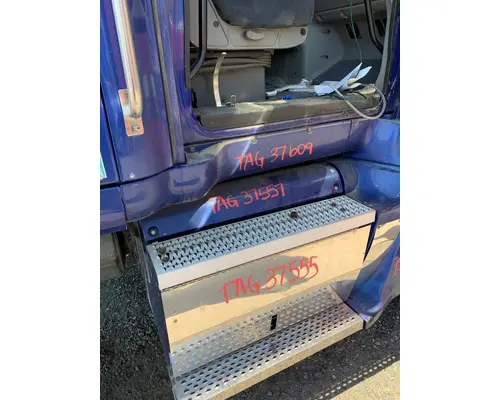 Rocker Panel Moulding PETERBILT 387 Hagerman Inc.