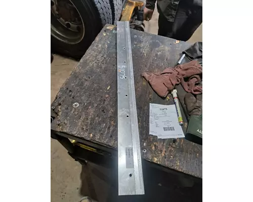 Retainer PETERBILT 388 Truck Salvage International Inc