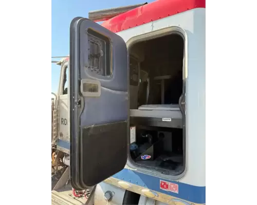 Peterbilt 388 Sleeper