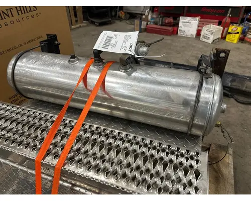 Air Tank PETERBILT 389 Dutchers Inc   Heavy Truck Div  Ny