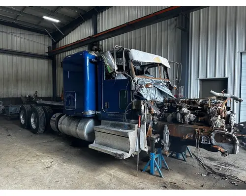 Complete Vehicle PETERBILT 389 Dutchers Inc   Heavy Truck Div  Ny