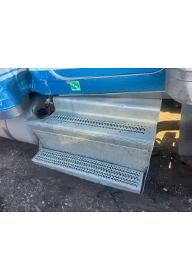 Peterbilt 389 DPF (Diesel Particulate Filter)