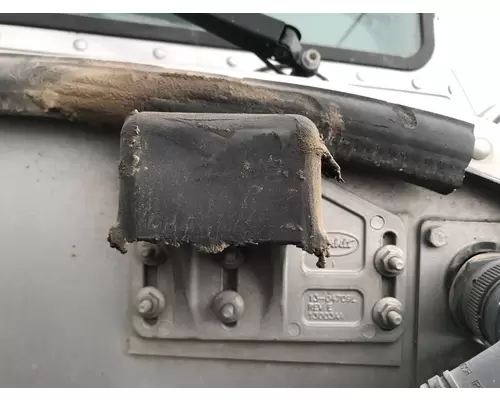 Peterbilt 389 Hood Rest