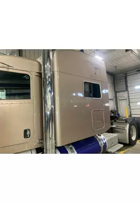 Peterbilt 389 Sleeper