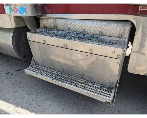 Step PETERBILT 389 Truck Salvage International Inc