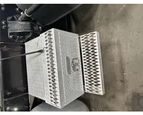 Tool Box PETERBILT 389 K &amp; R Truck Sales, Inc.