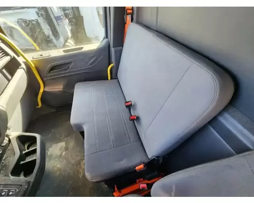 Peterbilt 536 Seat, Front