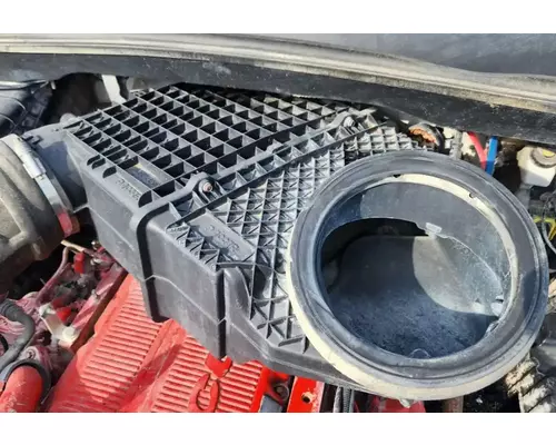 Peterbilt 567 Air Cleaner