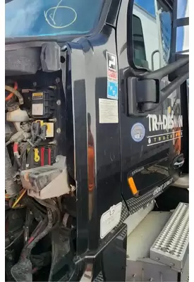 Peterbilt 567 Cowl