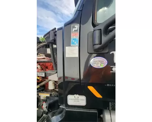 Peterbilt 567 Cowl