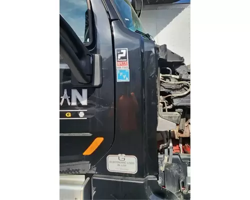 Peterbilt 567 Cowl