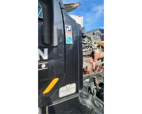 Peterbilt 567 Cowl