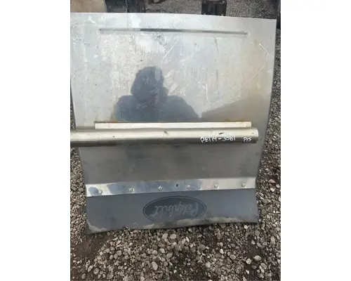 Peterbilt 567 Fender